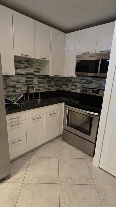 For Sale: $139,000 (1 beds, 1 baths, 535 Square Feet)