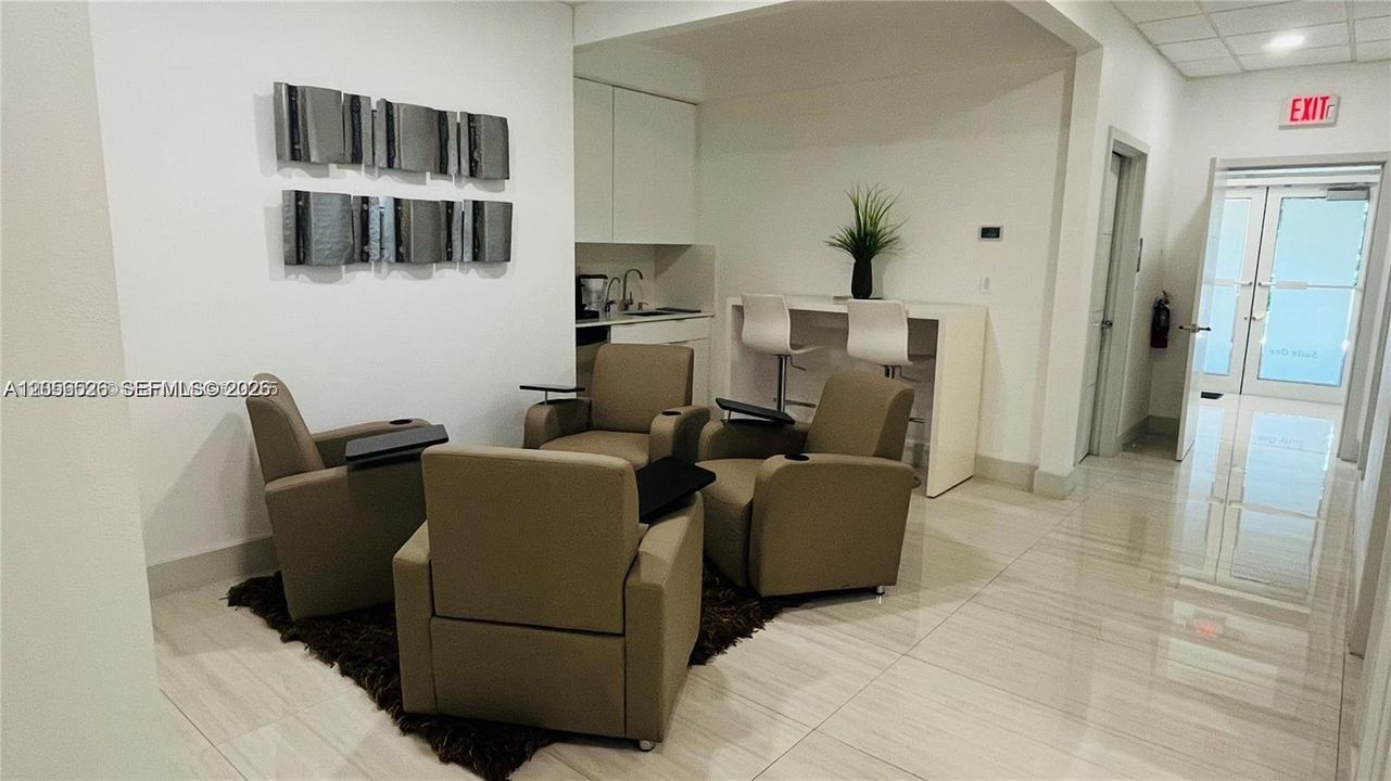 В аренду: $1,370 (0 спален, 0 ванн, 0 Квадратных фут)