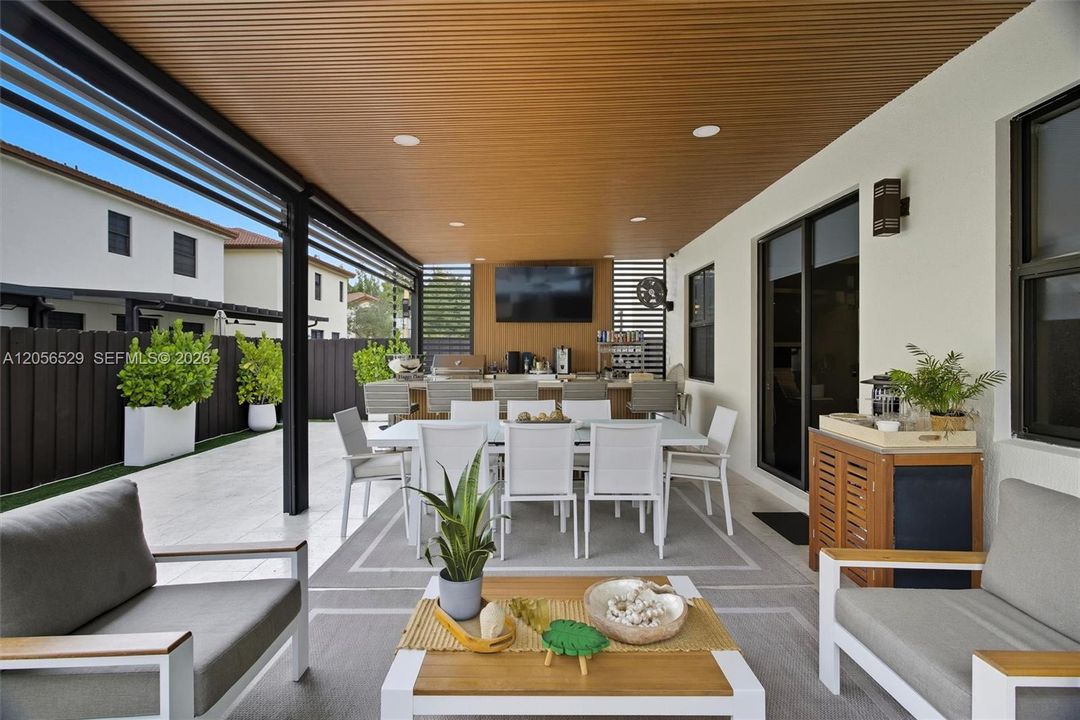En Venta: $1,195,000 (4 camas, 3 baños, 2650 Pies cuadrados)