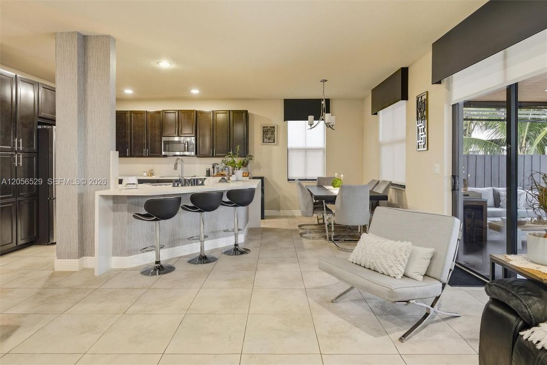 En Venta: $1,195,000 (4 camas, 3 baños, 2650 Pies cuadrados)