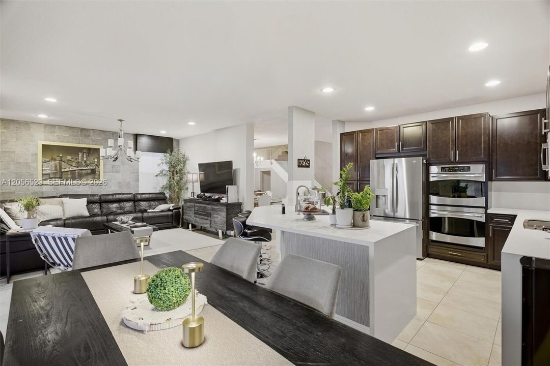 En Venta: $1,195,000 (4 camas, 3 baños, 2650 Pies cuadrados)