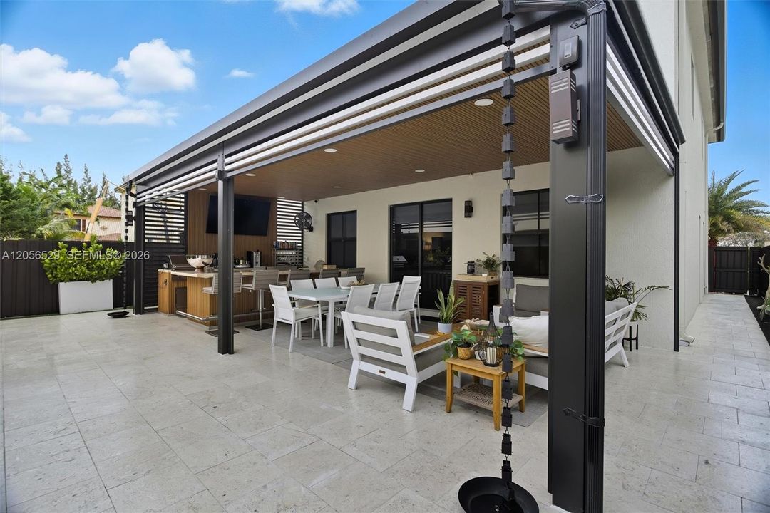 En Venta: $1,195,000 (4 camas, 3 baños, 2650 Pies cuadrados)
