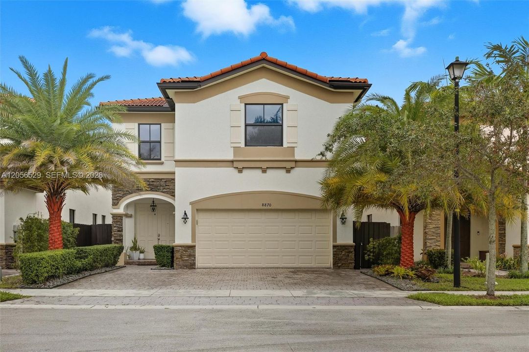 En Venta: $1,195,000 (4 camas, 3 baños, 2650 Pies cuadrados)