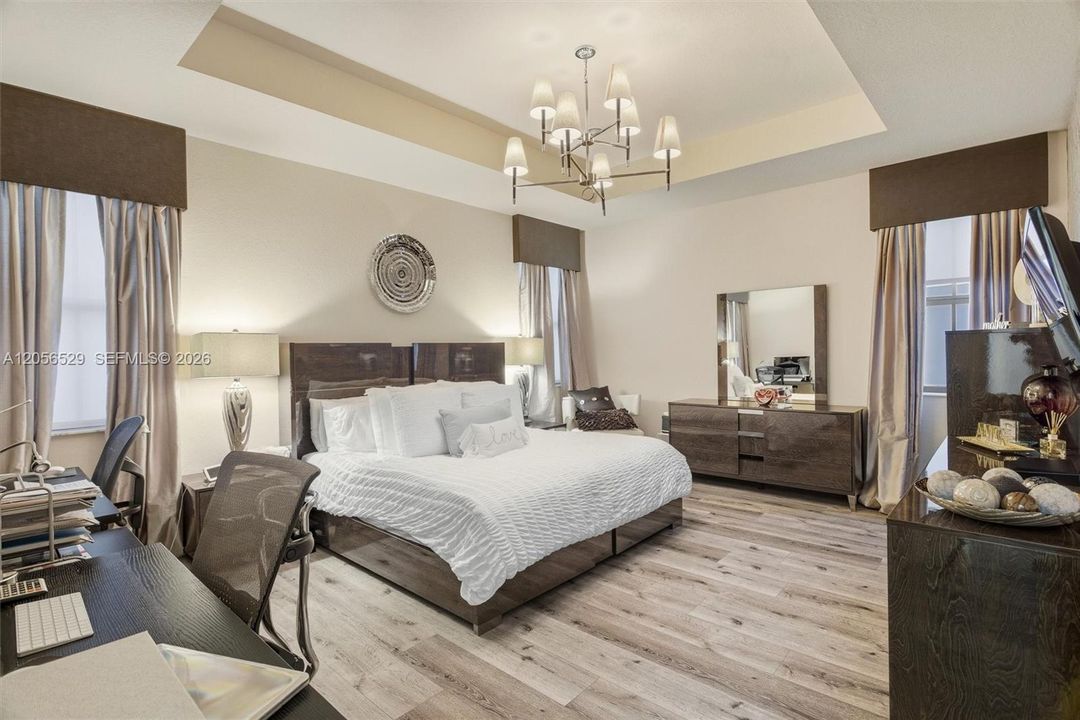 En Venta: $1,195,000 (4 camas, 3 baños, 2650 Pies cuadrados)