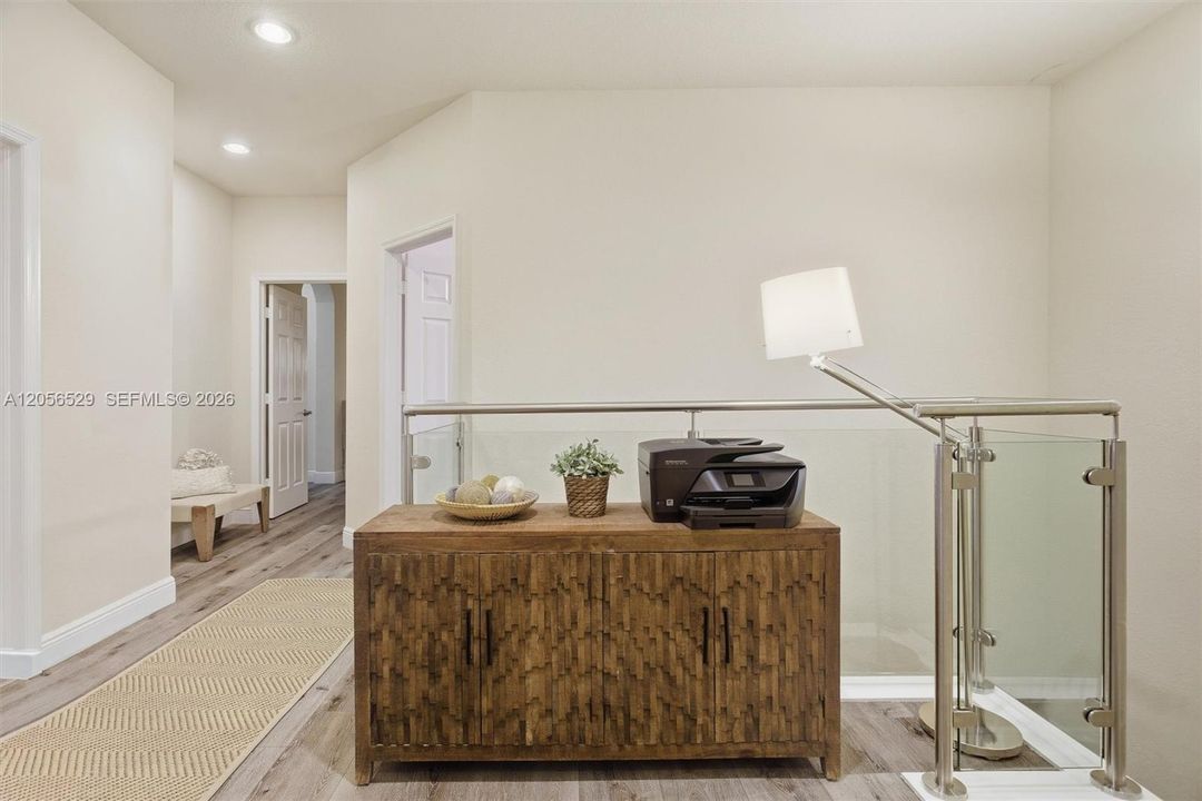 En Venta: $1,195,000 (4 camas, 3 baños, 2650 Pies cuadrados)