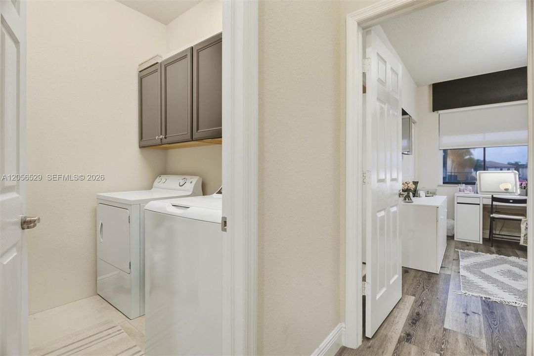En Venta: $1,195,000 (4 camas, 3 baños, 2650 Pies cuadrados)