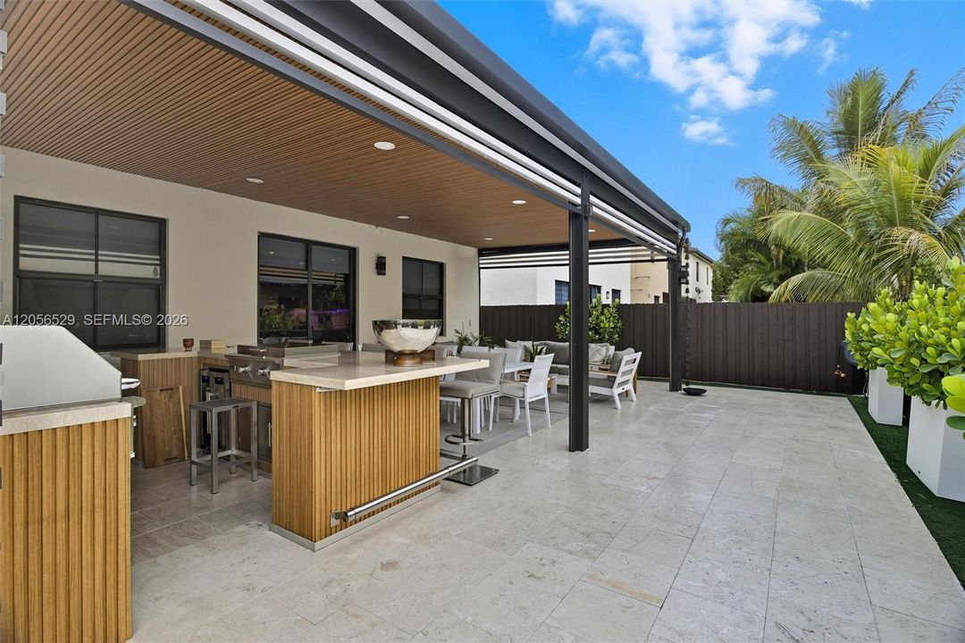 En Venta: $1,195,000 (4 camas, 3 baños, 2650 Pies cuadrados)