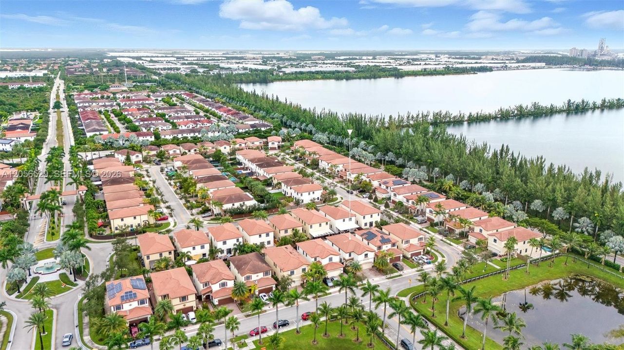 En Venta: $1,195,000 (4 camas, 3 baños, 2650 Pies cuadrados)