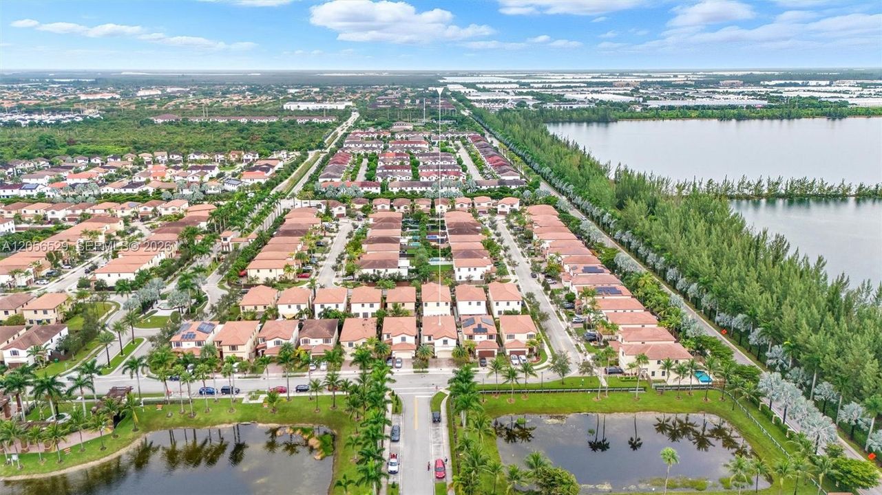 En Venta: $1,195,000 (4 camas, 3 baños, 2650 Pies cuadrados)