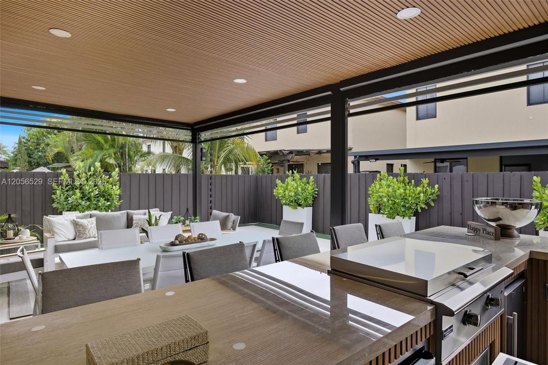 En Venta: $1,195,000 (4 camas, 3 baños, 2650 Pies cuadrados)