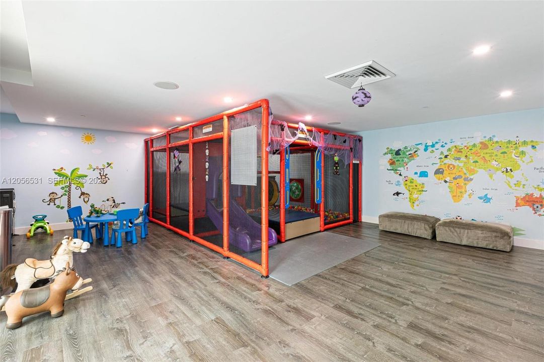 В аренду: $6,000 (2 спален, 2 ванн, 1278 Квадратных фут)