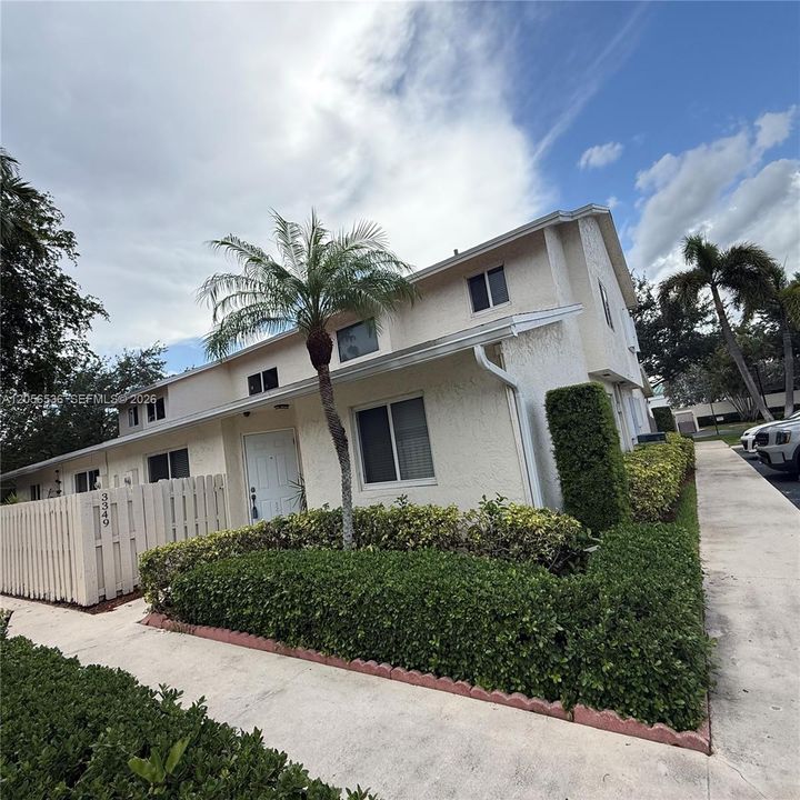 En Venta: $399,000 (4 camas, 2 baños, 1417 Pies cuadrados)