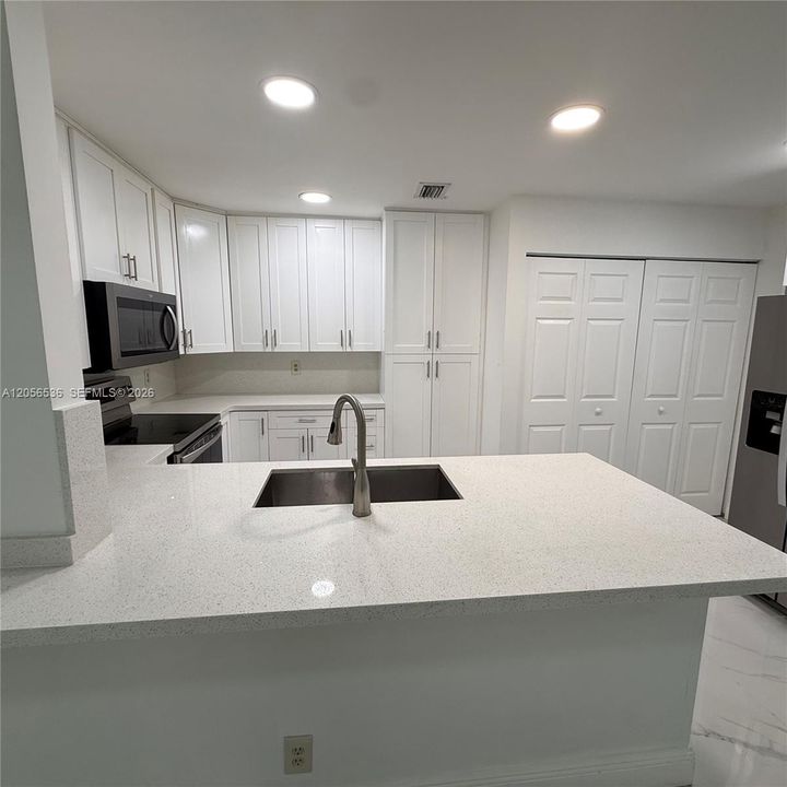En Venta: $399,000 (4 camas, 2 baños, 1417 Pies cuadrados)