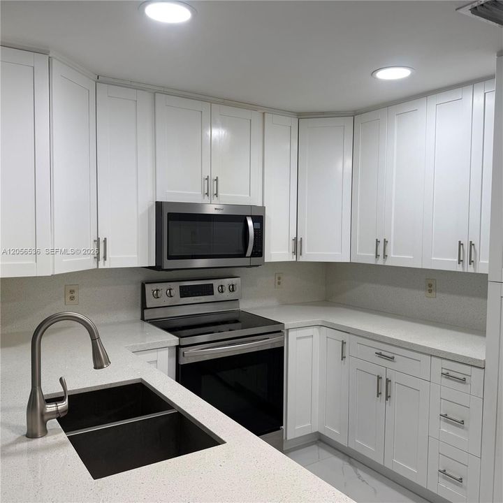 En Venta: $399,000 (4 camas, 2 baños, 1417 Pies cuadrados)