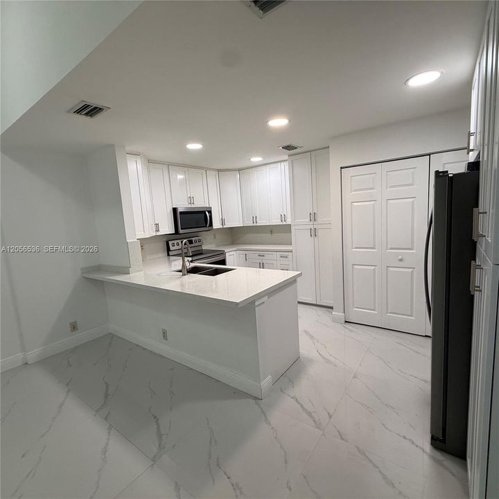 En Venta: $399,000 (4 camas, 2 baños, 1417 Pies cuadrados)