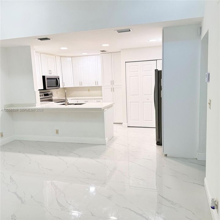 En Venta: $399,000 (4 camas, 2 baños, 1417 Pies cuadrados)