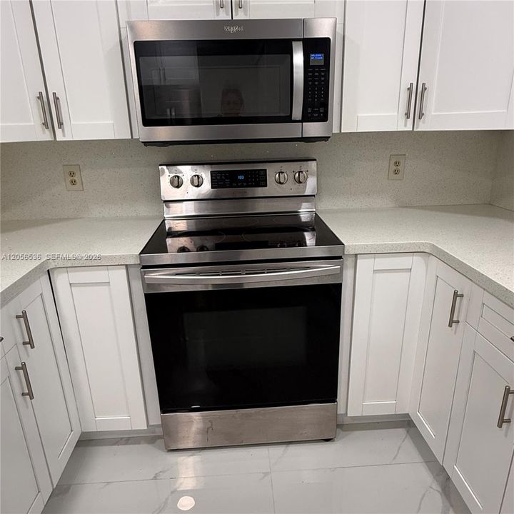 En Venta: $399,000 (4 camas, 2 baños, 1417 Pies cuadrados)