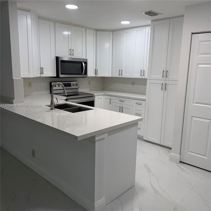 En Venta: $399,000 (4 camas, 2 baños, 1417 Pies cuadrados)