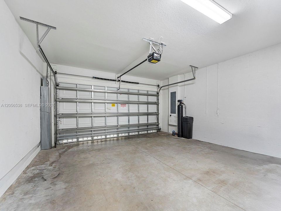 В аренду: $4,500 (5 спален, 3 ванн, 2580 Квадратных фут)