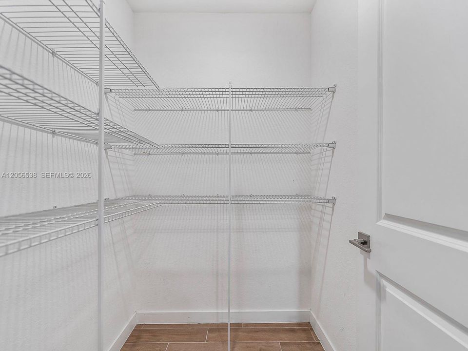 В аренду: $4,500 (5 спален, 3 ванн, 2580 Квадратных фут)