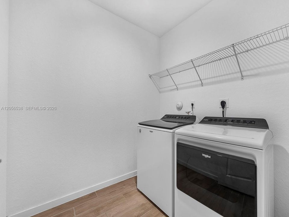В аренду: $4,500 (5 спален, 3 ванн, 2580 Квадратных фут)
