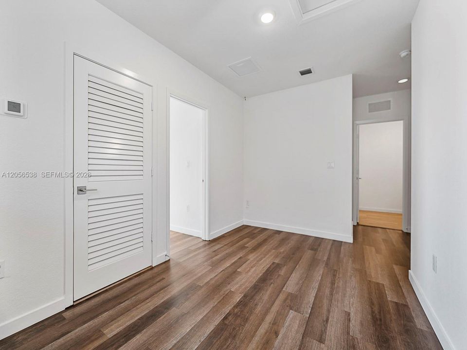 В аренду: $4,500 (5 спален, 3 ванн, 2580 Квадратных фут)