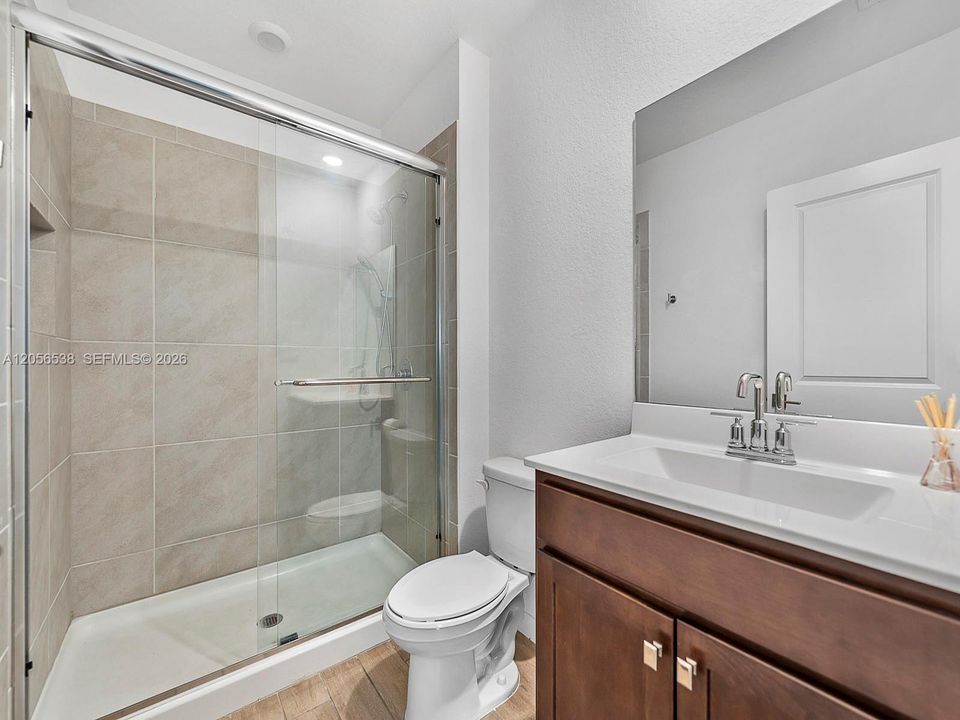 В аренду: $4,500 (5 спален, 3 ванн, 2580 Квадратных фут)