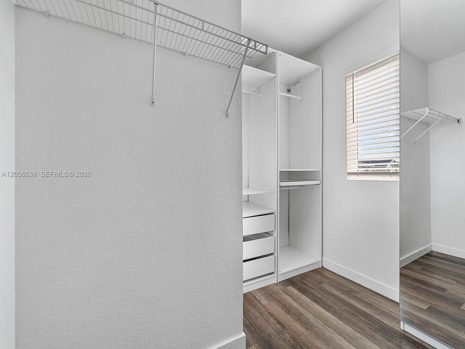 В аренду: $4,500 (5 спален, 3 ванн, 2580 Квадратных фут)