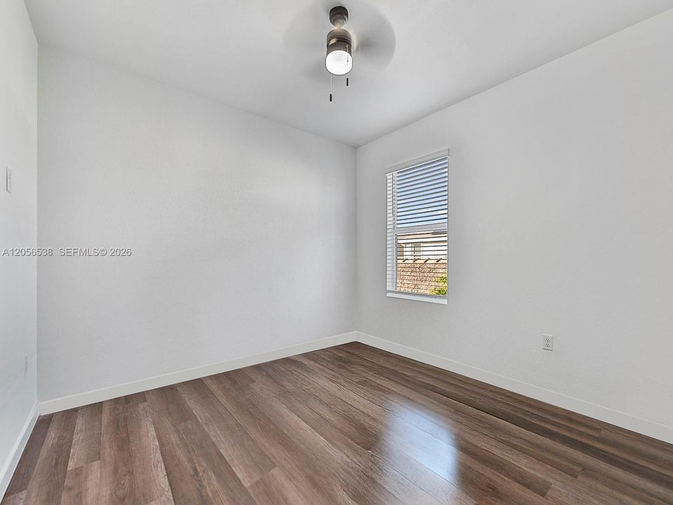 В аренду: $4,500 (5 спален, 3 ванн, 2580 Квадратных фут)