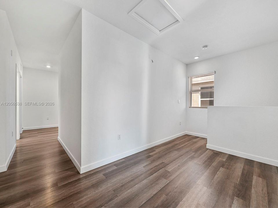 В аренду: $4,500 (5 спален, 3 ванн, 2580 Квадратных фут)