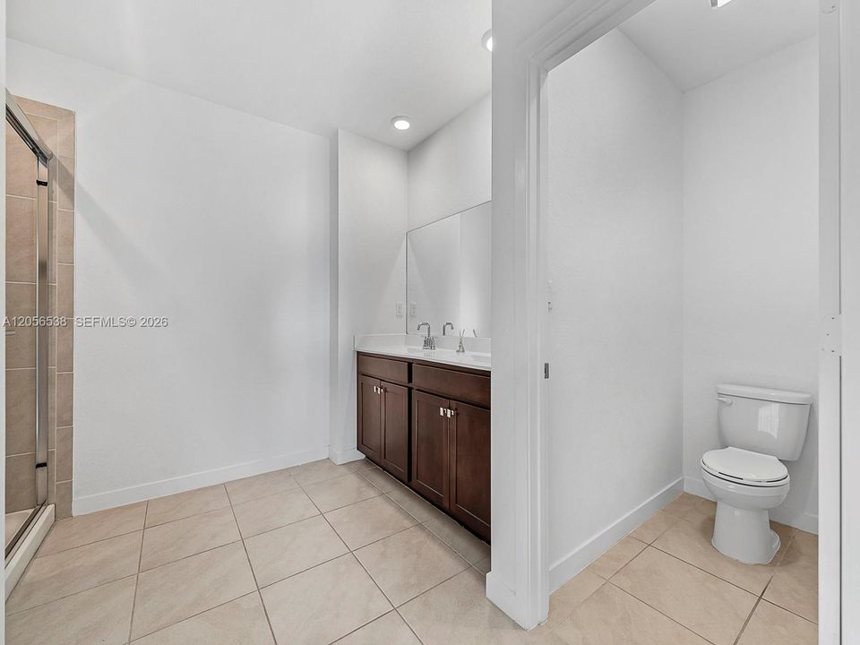 В аренду: $4,500 (5 спален, 3 ванн, 2580 Квадратных фут)