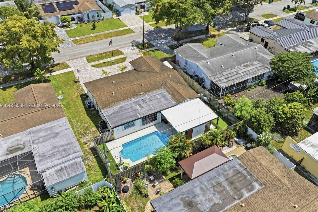 На продажу: $750,000 (4 спален, 2 ванн, 1814 Квадратных фут)