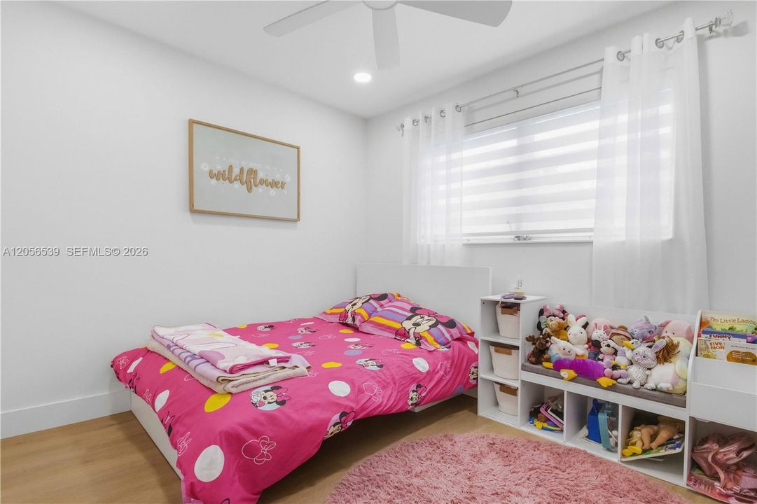 На продажу: $750,000 (4 спален, 2 ванн, 1814 Квадратных фут)