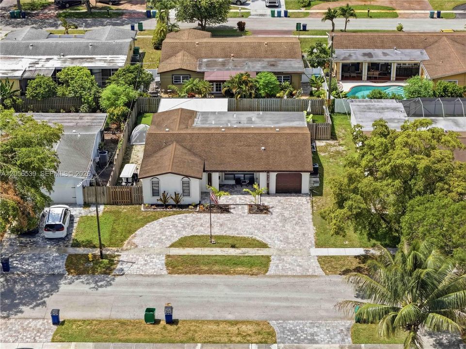 На продажу: $750,000 (4 спален, 2 ванн, 1814 Квадратных фут)