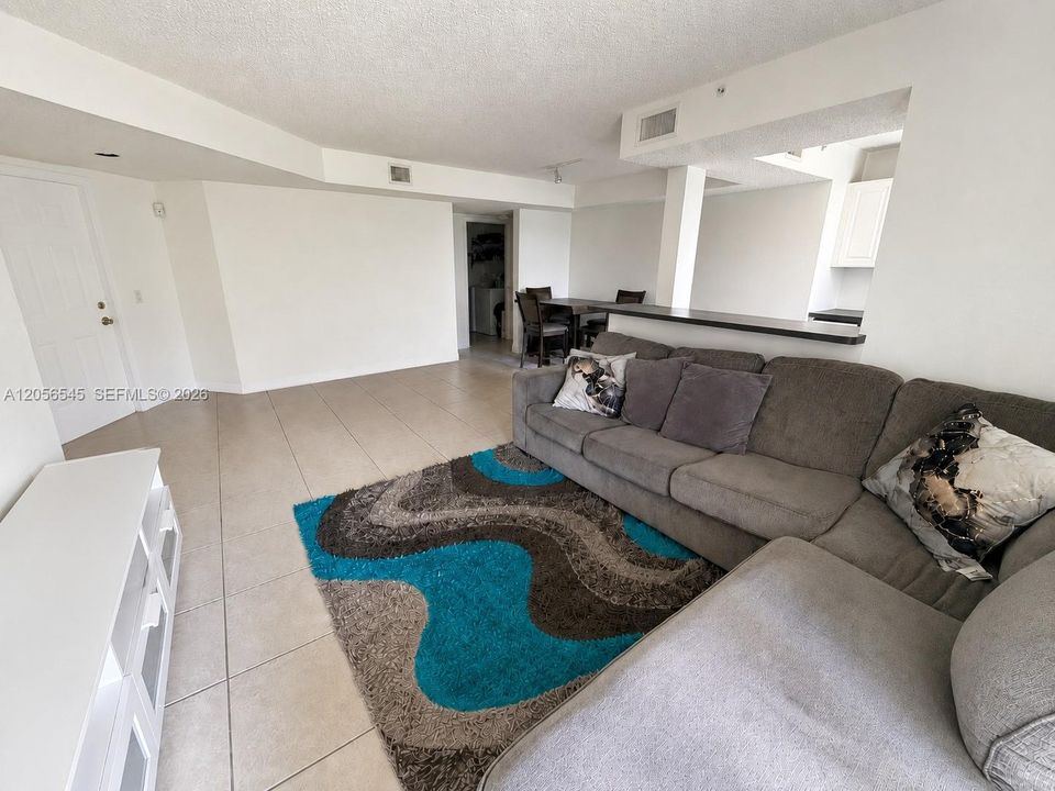 В аренду: $2,700 (3 спален, 2 ванн, 1247 Квадратных фут)