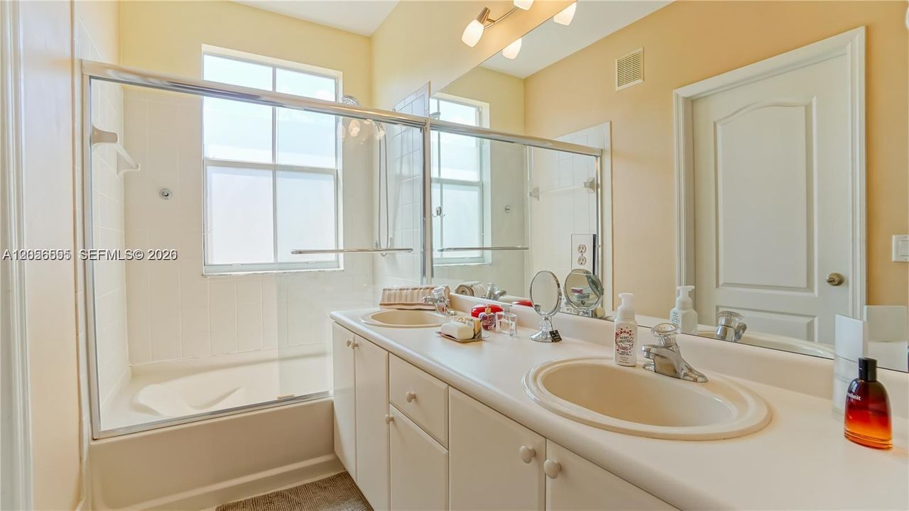 For Rent: $3,100 (3 beds, 3 baths, 1775 Square Feet)