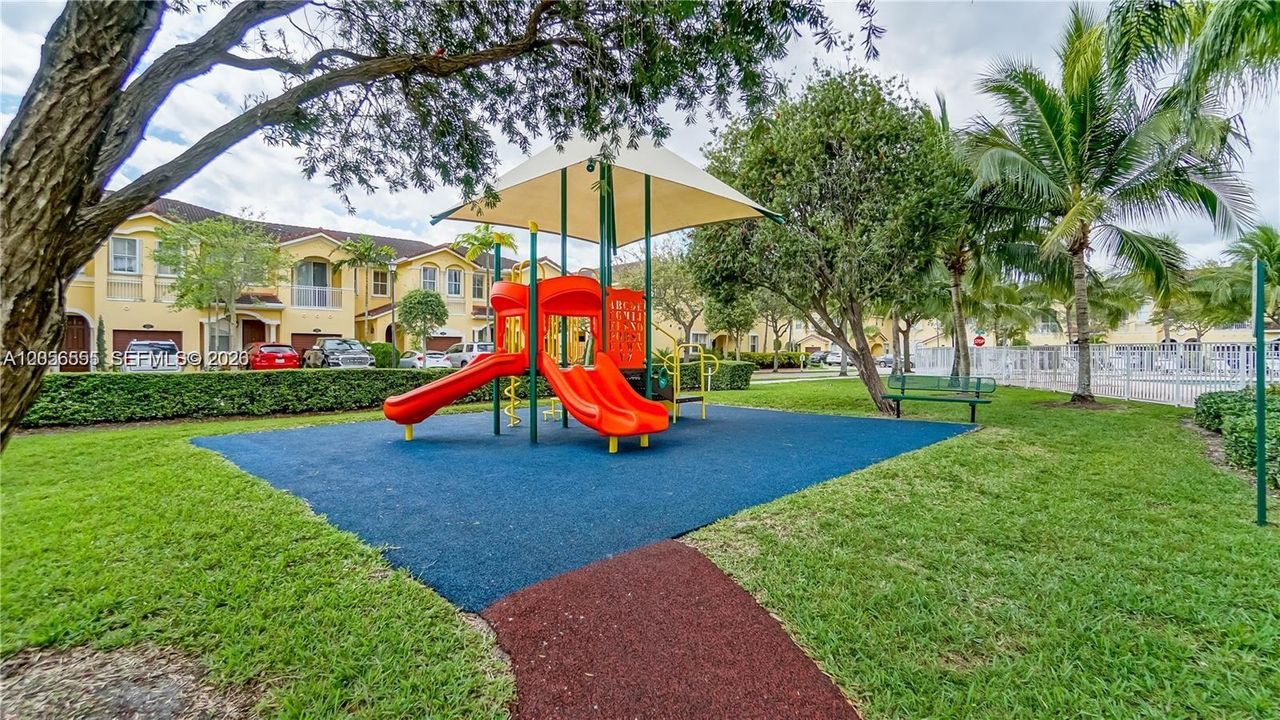 For Rent: $3,100 (3 beds, 3 baths, 1775 Square Feet)