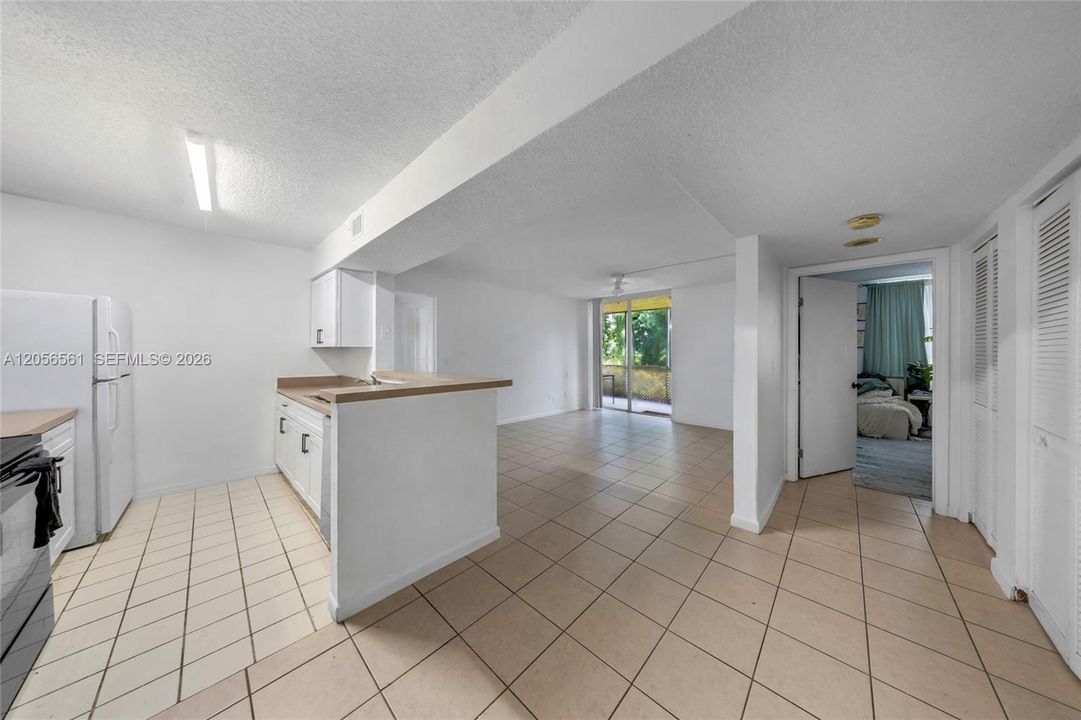 For Sale: $210,000 (2 beds, 2 baths, 1057 Square Feet)
