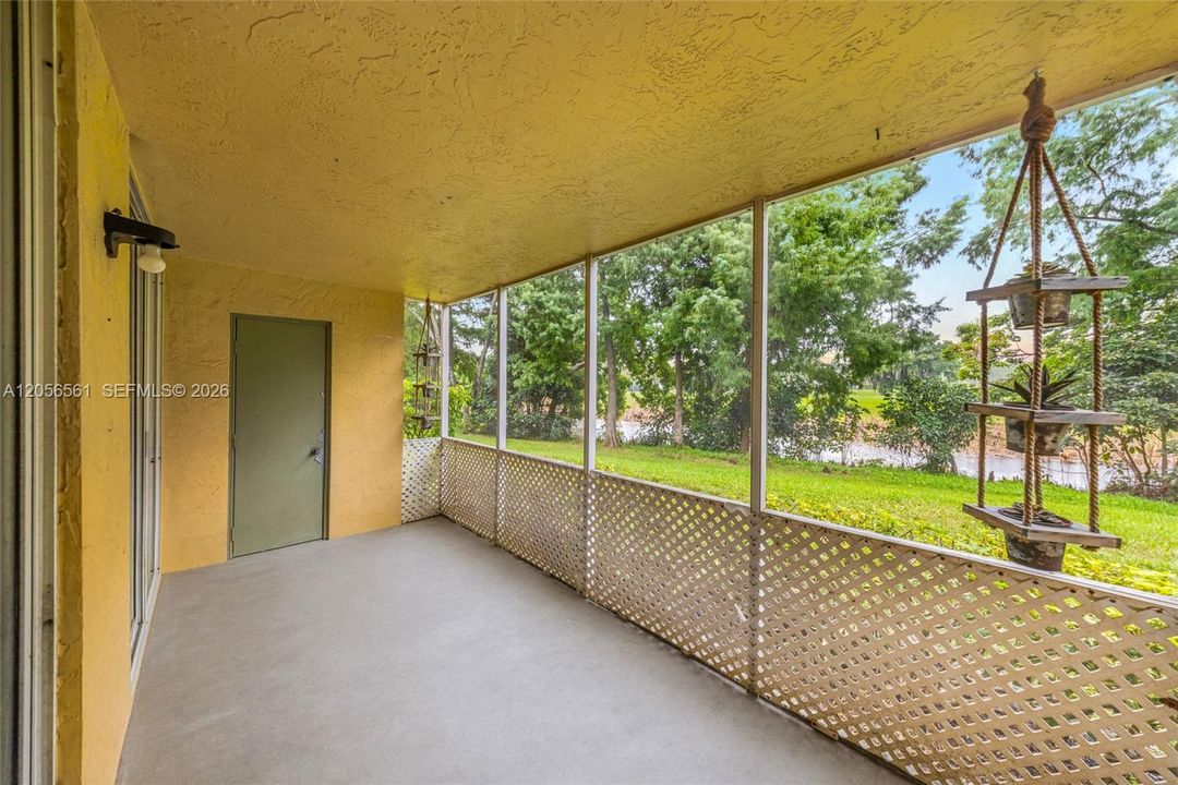 For Sale: $210,000 (2 beds, 2 baths, 1057 Square Feet)