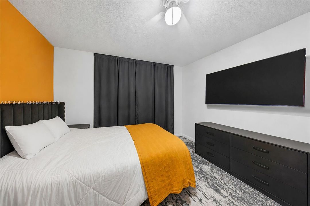 For Sale: $210,000 (2 beds, 2 baths, 1057 Square Feet)