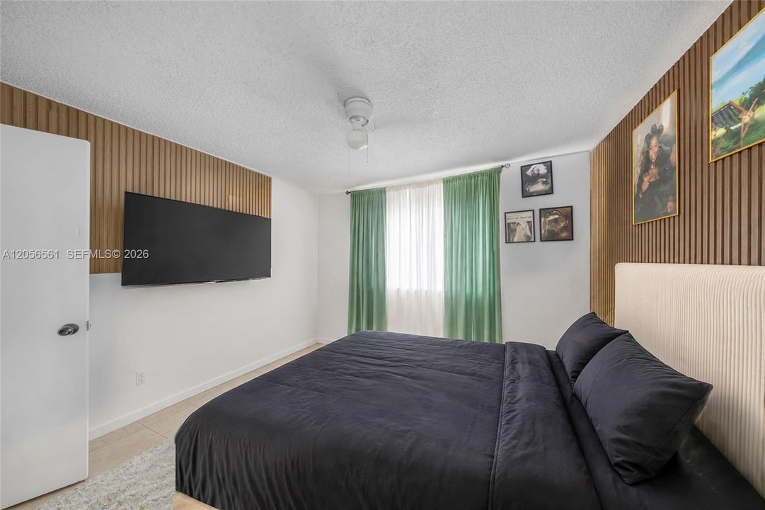For Sale: $210,000 (2 beds, 2 baths, 1057 Square Feet)