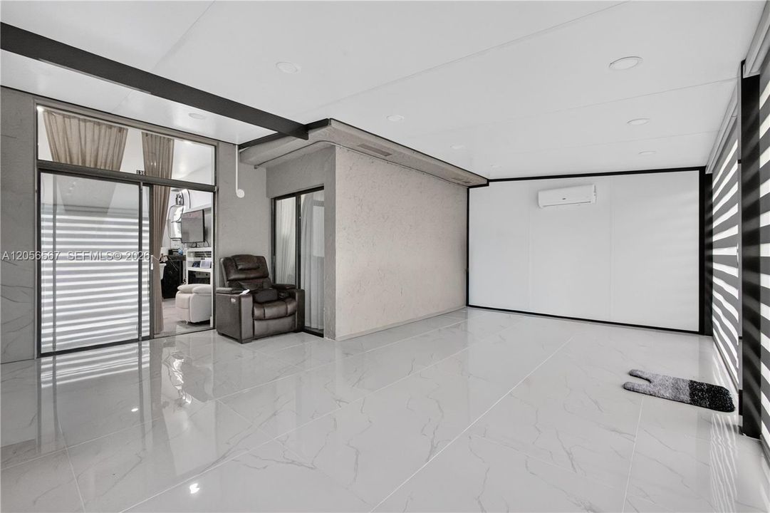 For Sale: $359,000 (2 beds, 2 baths, 687 Square Feet)