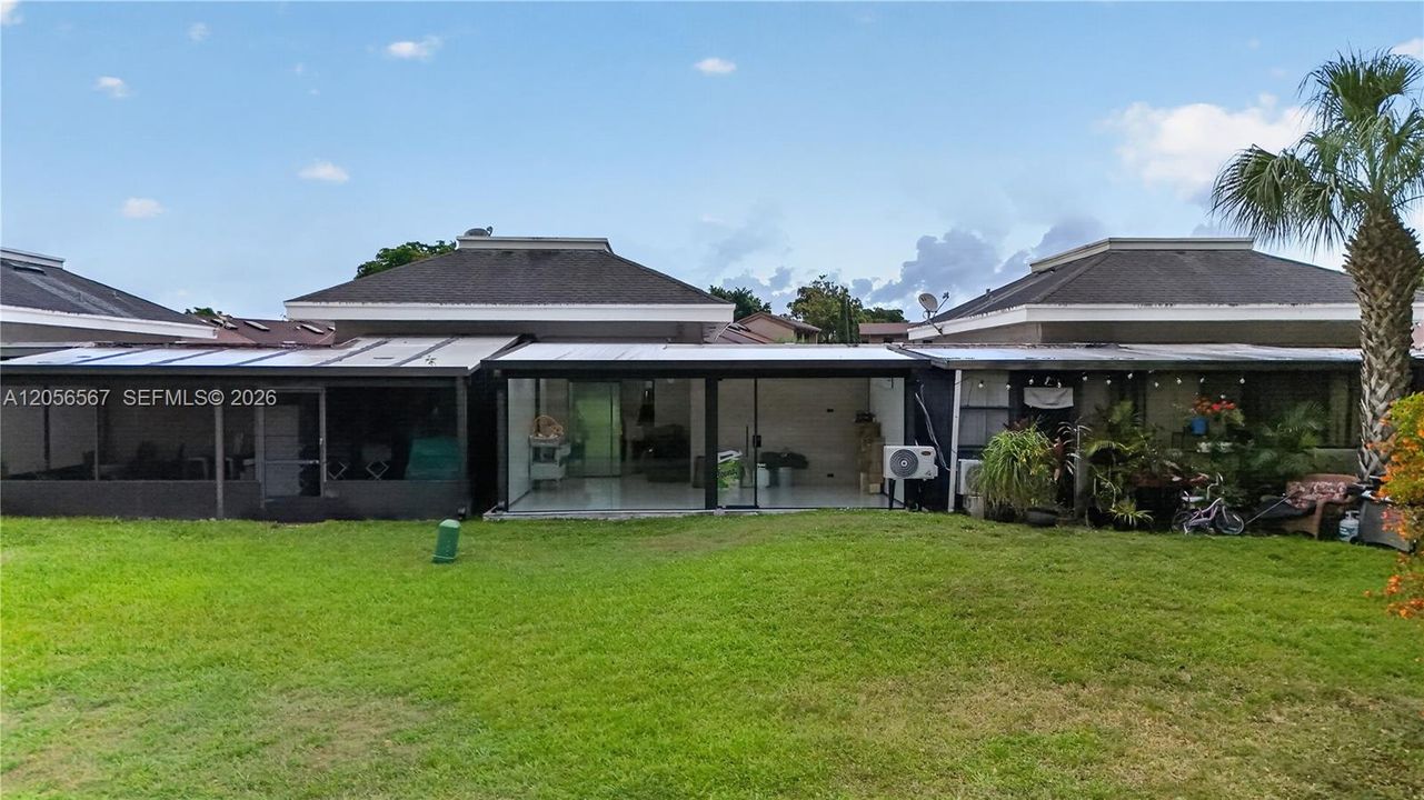 For Sale: $359,000 (2 beds, 2 baths, 687 Square Feet)