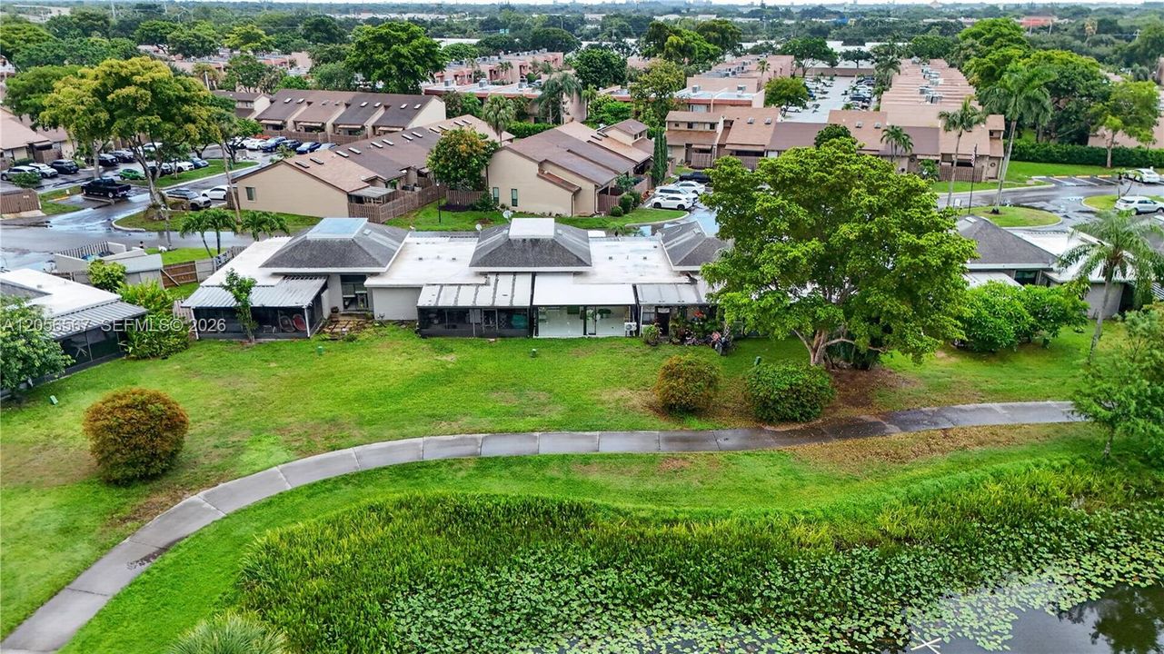 For Sale: $359,000 (2 beds, 2 baths, 687 Square Feet)
