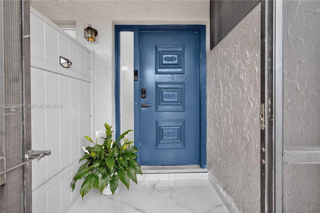 For Sale: $359,000 (2 beds, 2 baths, 687 Square Feet)