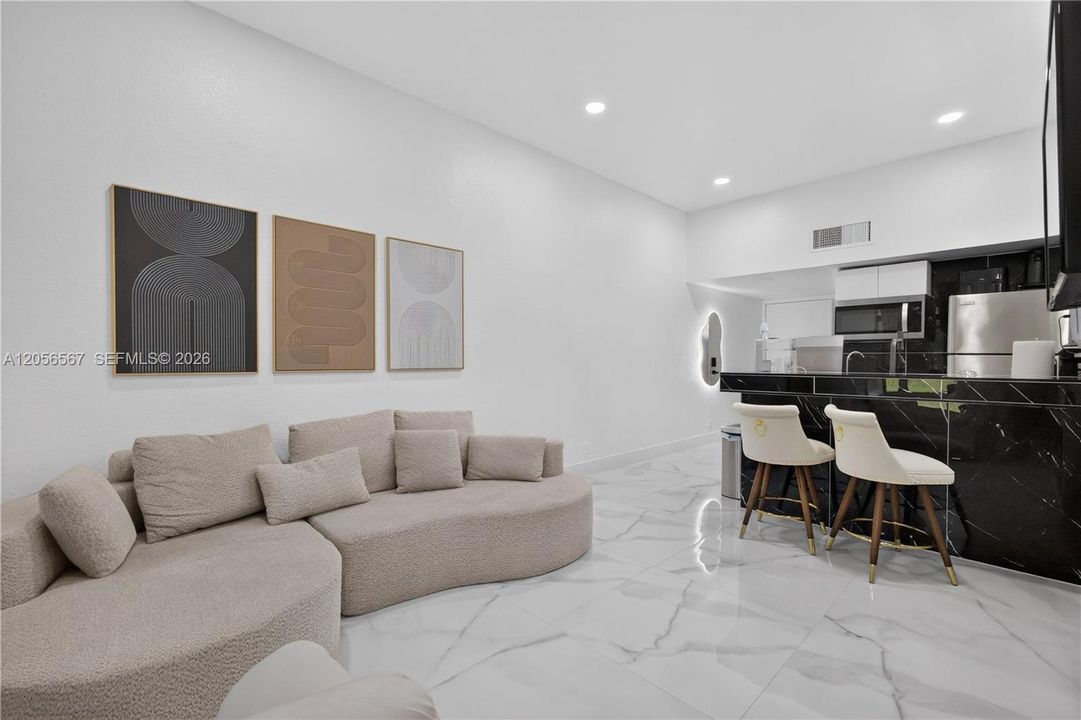 For Sale: $359,000 (2 beds, 2 baths, 687 Square Feet)