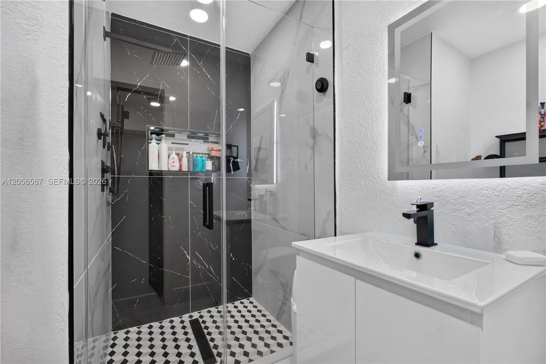 For Sale: $359,000 (2 beds, 2 baths, 687 Square Feet)