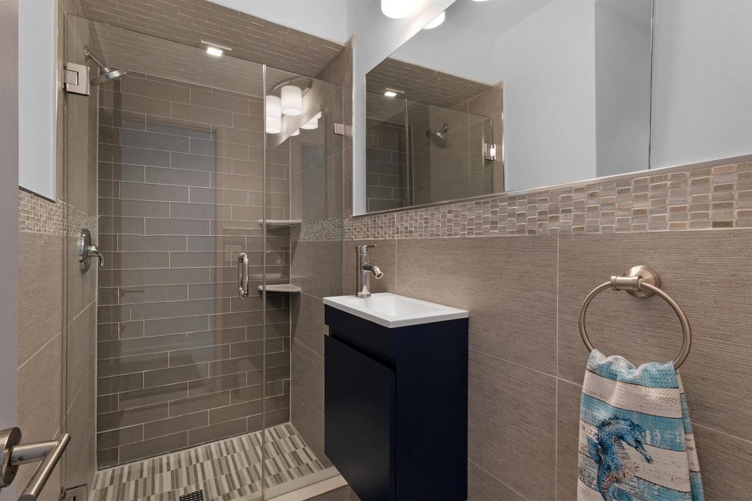 33_accutour_01 3319-ne-18th-st -033