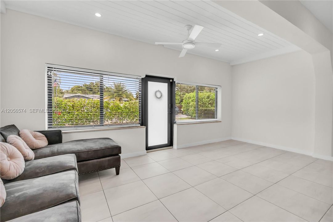 En Venta: $587,000 (3 camas, 1 baños, 1063 Pies cuadrados)