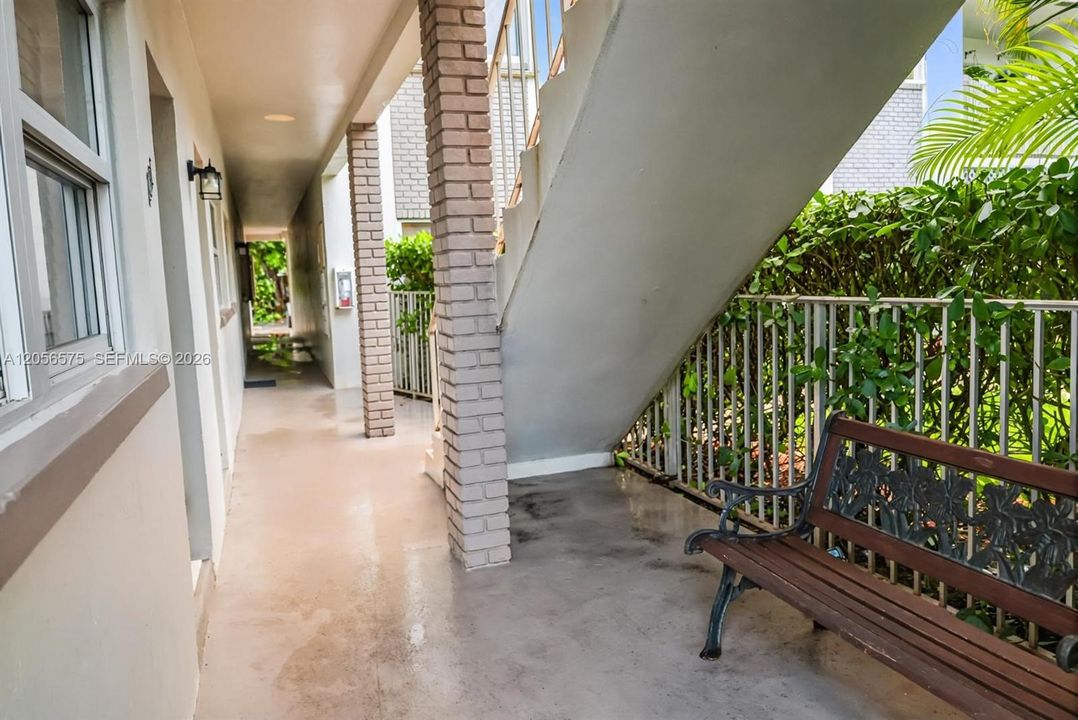 На продажу: $229,000 (2 спален, 1 ванн, 750 Квадратных фут)